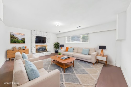 39 Mott Crescent, New Westminster, BC - Indoor Photo Showing Living Room With Fireplace
