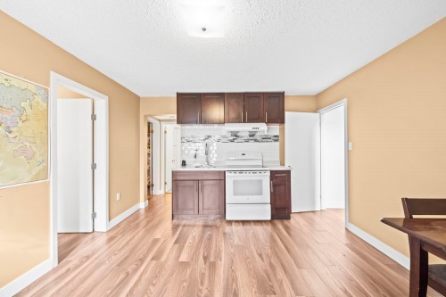 39 Mott Crescent, New Westminster, BC - Indoor Photo Showing Kitchen