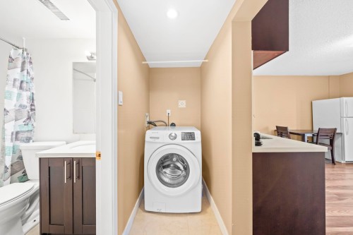 39 Mott Crescent, New Westminster, BC - Indoor Photo Showing Laundry Room