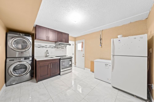 39 Mott Crescent, New Westminster, BC - Indoor Photo Showing Laundry Room
