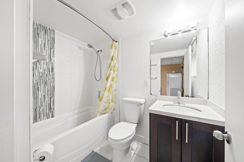 39 Mott Crescent, New Westminster, BC - Indoor Photo Showing Bathroom