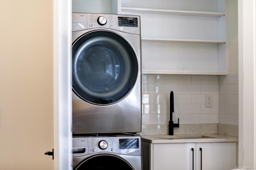 10460 Williams Road, Richmond, BC - Indoor Photo Showing Laundry Room