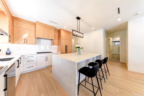 10460 Williams Road, Richmond, BC - Indoor Photo Showing Kitchen With Upgraded Kitchen