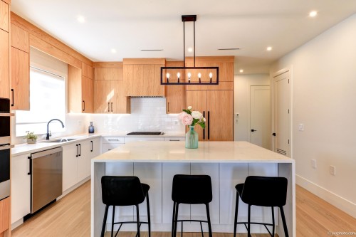 10460 Williams Road, Richmond, BC - Indoor Photo Showing Kitchen With Upgraded Kitchen