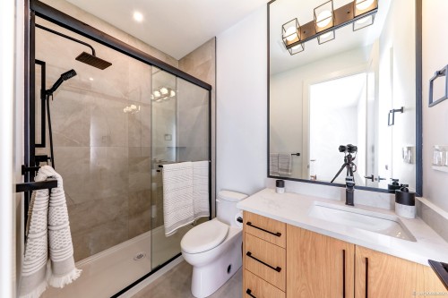 10460 Williams Road, Richmond, BC - Indoor Photo Showing Bathroom