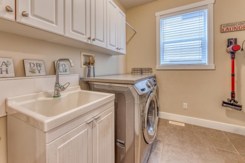 22834 Foreman Drive, Maple Ridge, BC - Indoor Photo Showing Laundry Room
