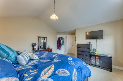 22834 Foreman Drive, Maple Ridge, BC - Indoor Photo Showing Bedroom
