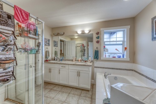 22834 Foreman Drive, Maple Ridge, BC - Indoor Photo Showing Bathroom