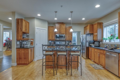 22834 Foreman Drive, Maple Ridge, BC - Indoor Photo Showing Kitchen