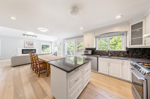 1788 Gordon Avenue, West Vancouver, BC - Indoor Photo Showing Kitchen With Upgraded Kitchen