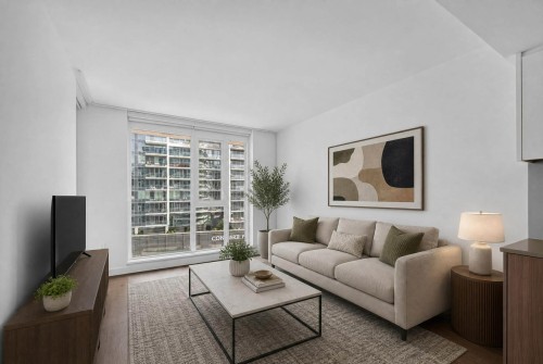 907-8199 Capstan Way, Richmond, BC - Indoor Photo Showing Living Room