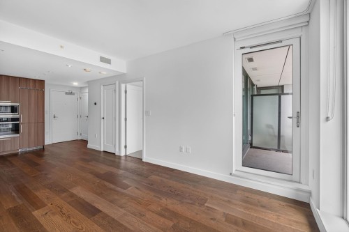 907-8199 Capstan Way, Richmond, BC - Indoor Photo Showing Other Room