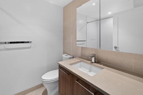 907-8199 Capstan Way, Richmond, BC - Indoor Photo Showing Bathroom