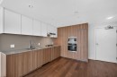 907-8199 Capstan Way, Richmond, BC  - Indoor Photo Showing Kitchen 