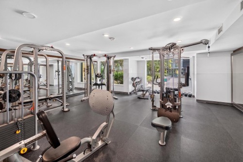 907-8199 Capstan Way, Richmond, BC - Indoor Photo Showing Gym Room