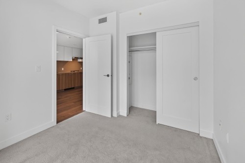 907-8199 Capstan Way, Richmond, BC - Indoor Photo Showing Other Room