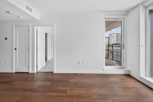 907-8199 Capstan Way, Richmond, BC - Indoor Photo Showing Other Room