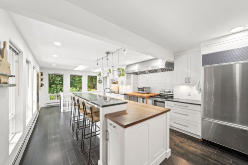 507 Jefferson Avenue, Coquitlam, BC - Indoor Photo Showing Kitchen With Upgraded Kitchen
