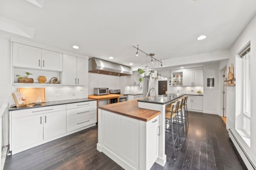 507 Jefferson Avenue, Coquitlam, BC - Indoor Photo Showing Kitchen With Upgraded Kitchen
