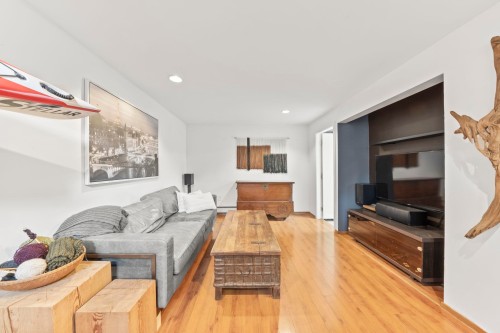 507 Jefferson Avenue, Coquitlam, BC - Indoor Photo Showing Living Room