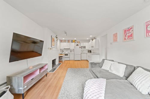 507 Jefferson Avenue, Coquitlam, BC - Indoor Photo Showing Living Room