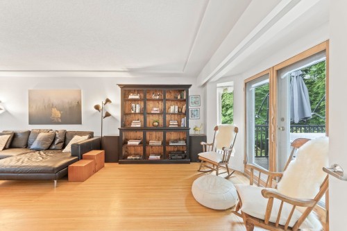 507 Jefferson Avenue, Coquitlam, BC - Indoor Photo Showing Living Room
