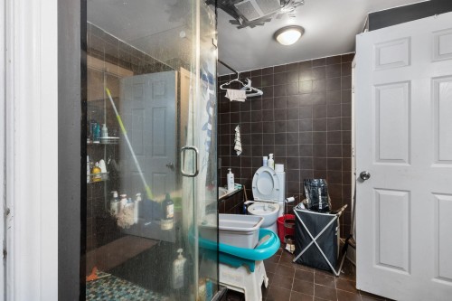 1315 Pitt River Road, Port Coquitlam, BC - Indoor Photo Showing Bathroom