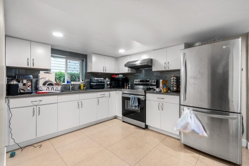 1315 Pitt River Road, Port Coquitlam, BC - Indoor Photo Showing Kitchen
