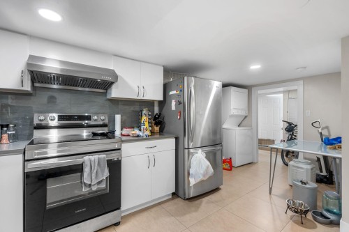 1315 Pitt River Road, Port Coquitlam, BC - Indoor Photo Showing Kitchen