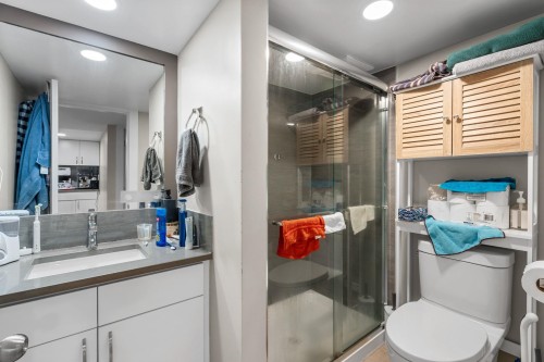 1315 Pitt River Road, Port Coquitlam, BC - Indoor Photo Showing Bathroom