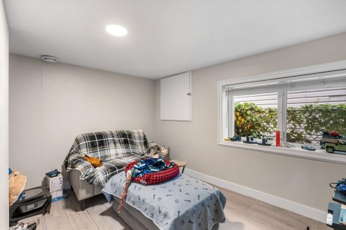 1315 Pitt River Road, Port Coquitlam, BC - Indoor Photo Showing Bedroom