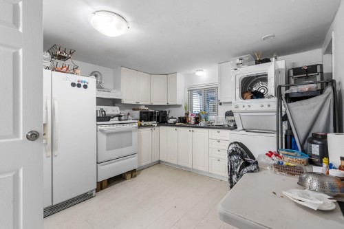 1315 Pitt River Road, Port Coquitlam, BC - Indoor Photo Showing Kitchen