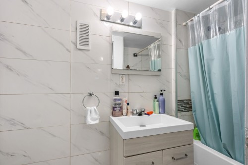 1315 Pitt River Road, Port Coquitlam, BC - Indoor Photo Showing Bathroom