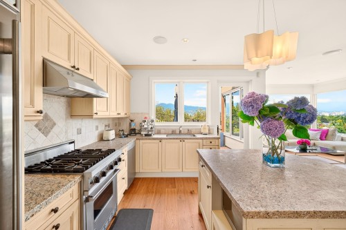 3835 12Th Avenue W, Vancouver, BC - Indoor Photo Showing Kitchen With Upgraded Kitchen