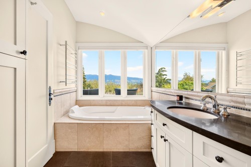 3835 12Th Avenue W, Vancouver, BC - Indoor Photo Showing Bathroom