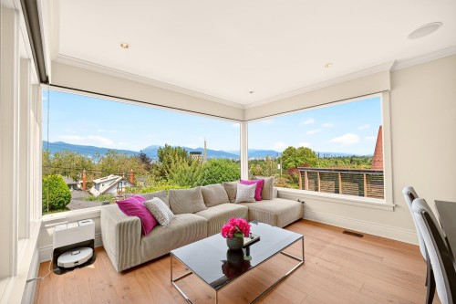 3835 12Th Avenue W, Vancouver, BC - Indoor Photo Showing Living Room