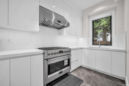 7280 Lombard Road, Richmond, BC - Indoor Photo Showing Kitchen