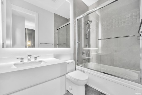 7280 Lombard Road, Richmond, BC - Indoor Photo Showing Bathroom