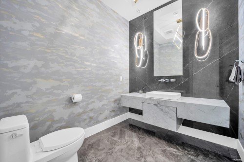 7280 Lombard Road, Richmond, BC - Indoor Photo Showing Bathroom