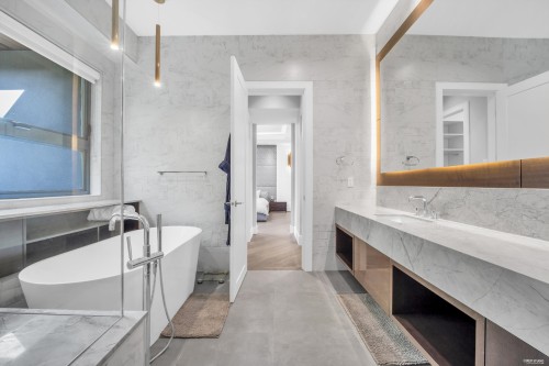 7280 Lombard Road, Richmond, BC - Indoor Photo Showing Bathroom