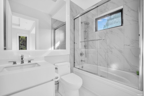 7280 Lombard Road, Richmond, BC - Indoor Photo Showing Bathroom
