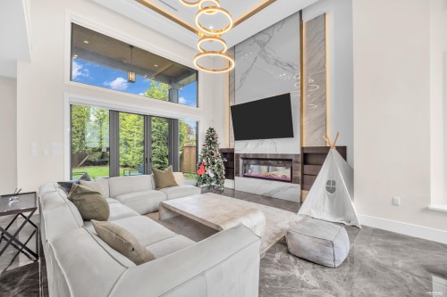 7280 Lombard Road, Richmond, BC - Indoor Photo Showing Living Room With Fireplace