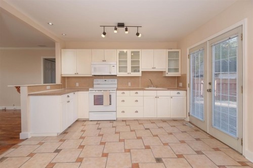 3211 Catalina Crescent, Richmond, BC - Indoor Photo Showing Kitchen