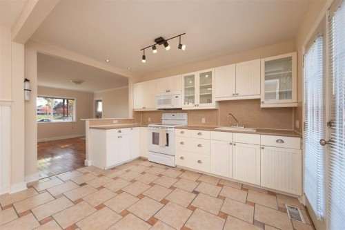 3211 Catalina Crescent, Richmond, BC - Indoor Photo Showing Kitchen