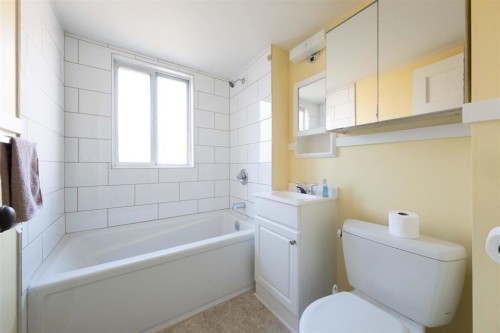 3211 Catalina Crescent, Richmond, BC - Indoor Photo Showing Bathroom