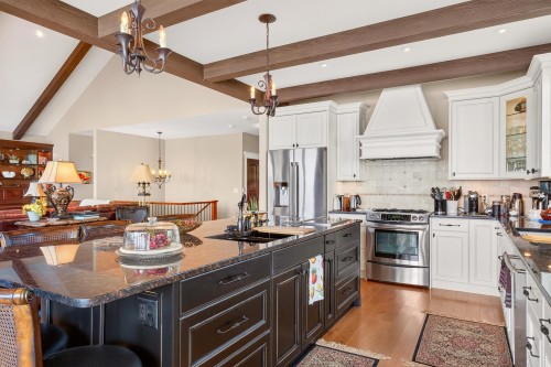 6001 Silverstone Lane, Sechelt, BC - Indoor Photo Showing Kitchen With Upgraded Kitchen
