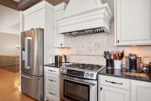 6001 Silverstone Lane, Sechelt, BC - Indoor Photo Showing Kitchen With Upgraded Kitchen