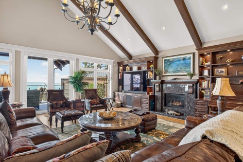 6001 Silverstone Lane, Sechelt, BC - Indoor Photo Showing Living Room With Fireplace