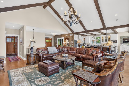6001 Silverstone Lane, Sechelt, BC - Indoor Photo Showing Living Room