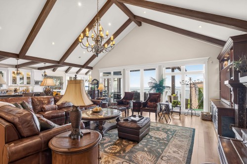 6001 Silverstone Lane, Sechelt, BC - Indoor Photo Showing Living Room
